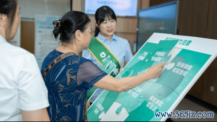 图：开展金融知识宣传教育活动
