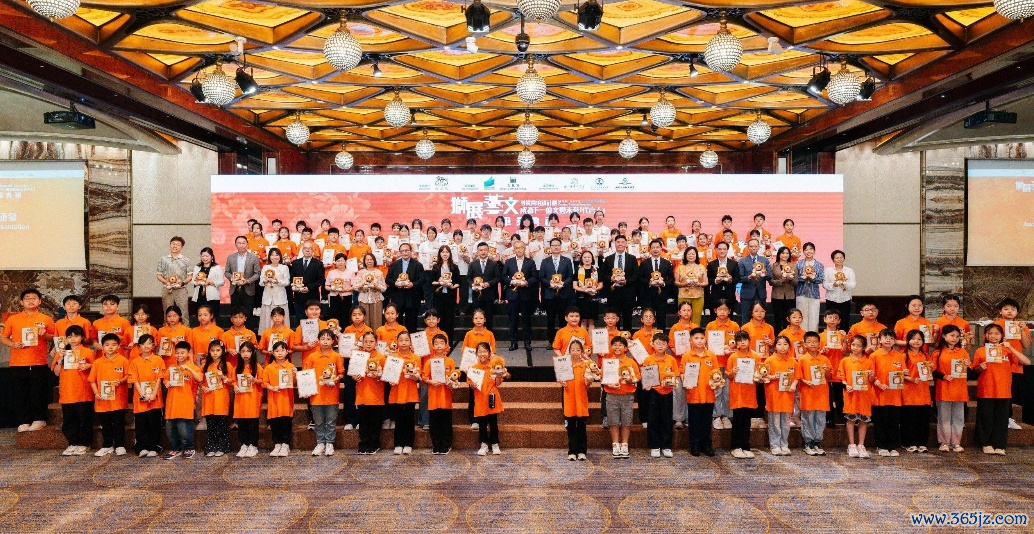 图为澳门中小学导赏员培训计划首期逾120名学员毕业。主办方供图